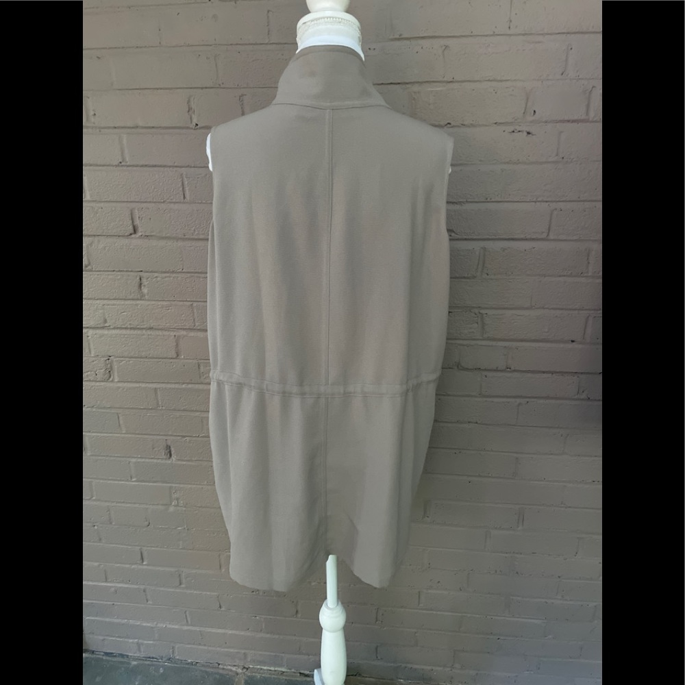 Lisa Rinna Taupe Vest 1X - Picture 8 of 13